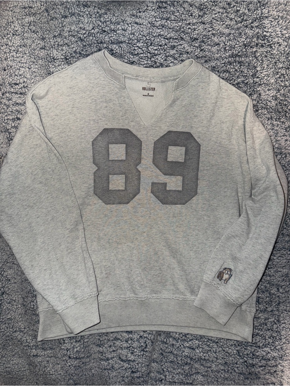 Hollister Women’s Gray '89 Graphic Sweatshirt